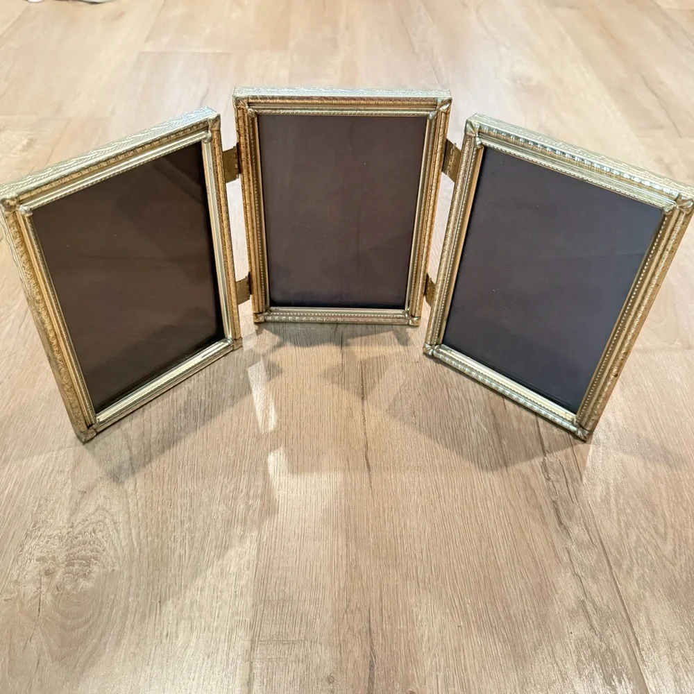 Vintage MCM Tri-fold Picture Photo Frame Gold‎ Tone Ornate Metal Hinged, 5”x7”